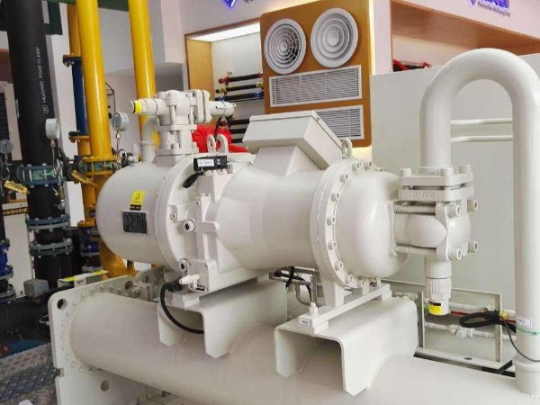 冷水機(jī)組接入動環(huán)監(jiān)控系統(tǒng)，58項(xiàng)監(jiān)測參數(shù)可定制報(bào)警